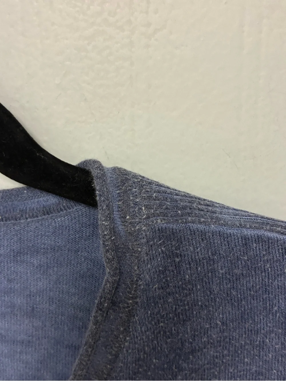 John Varvatos Knit Long Sleeve V-Neck Sweater Size medium.